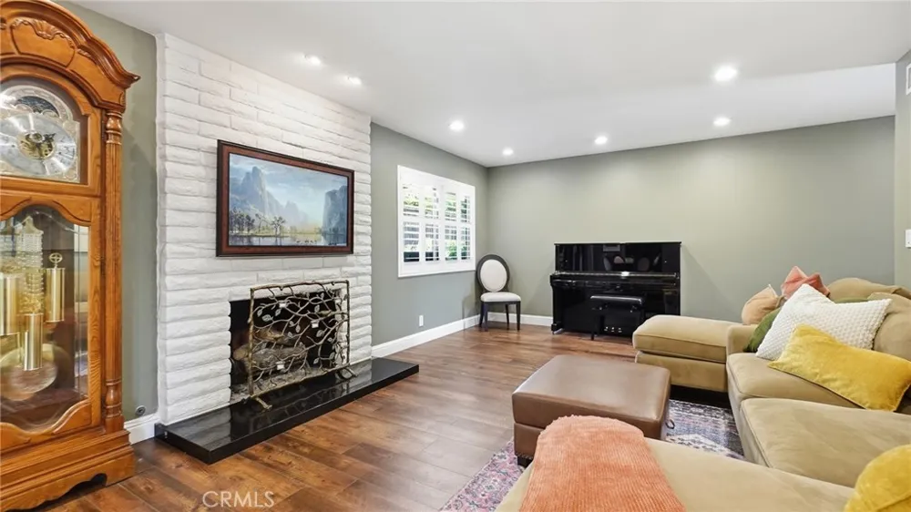 2336 Cynthia Court Costa Mesa, CA 92627