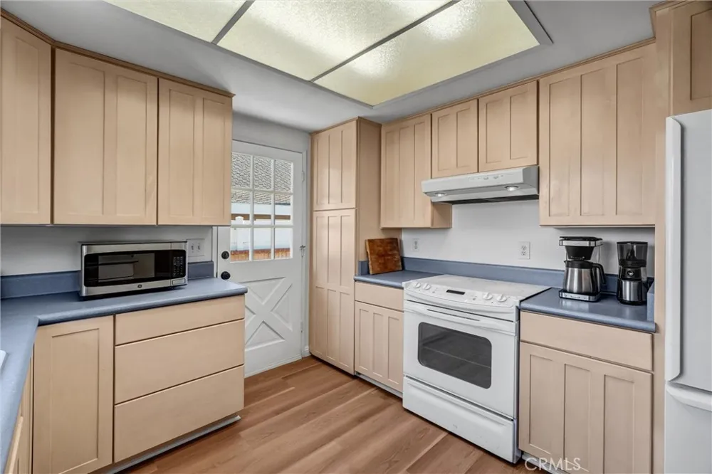 17362 Breda Lane Huntington Beach, CA 92649