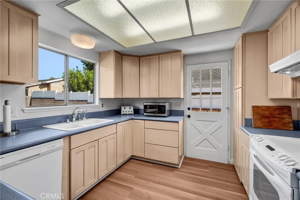 17362 Breda Lane Huntington Beach, CA 92649