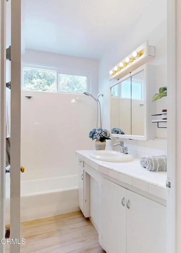 4743 Briggs Avenue La Crescenta, CA 91214