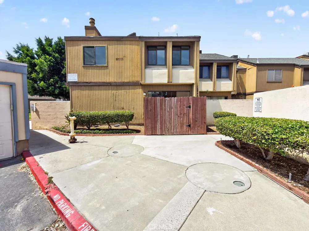 1381 S Walnut #2304 Anaheim, CA 92802