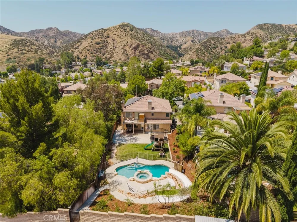 32480 The Old Road Castaic, CA 91384