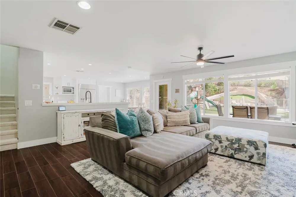 32480 The Old Road Castaic, CA 91384