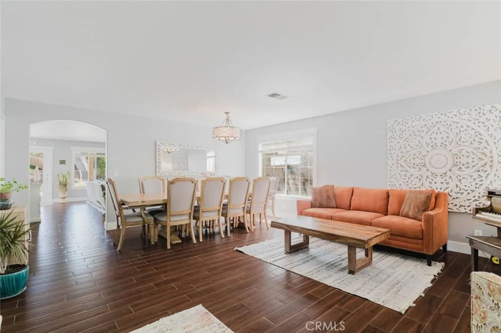 32480 The Old Road Castaic, CA 91384