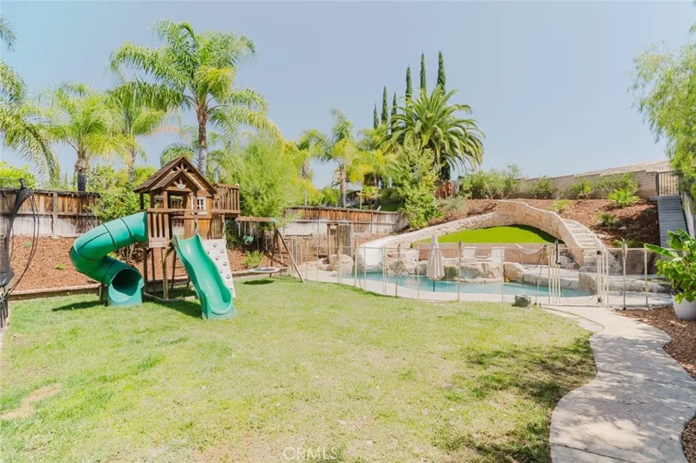 32480 The Old Road Castaic, CA 91384
