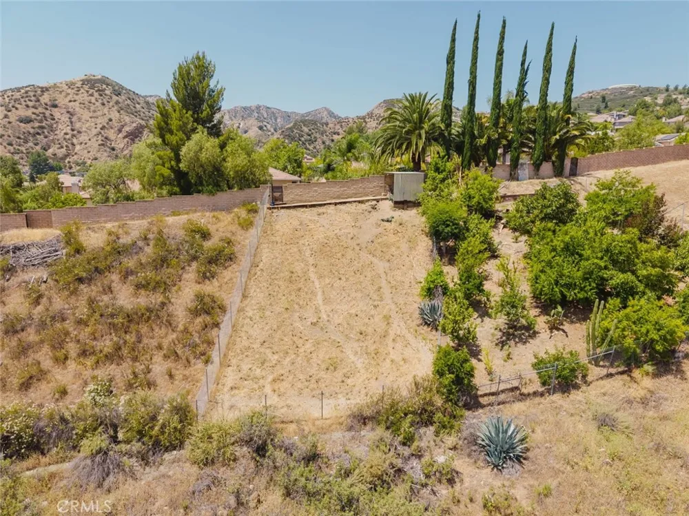 32480 The Old Road Castaic, CA 91384