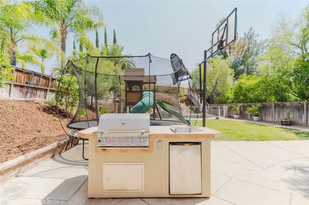 32480 The Old Road Castaic, CA 91384
