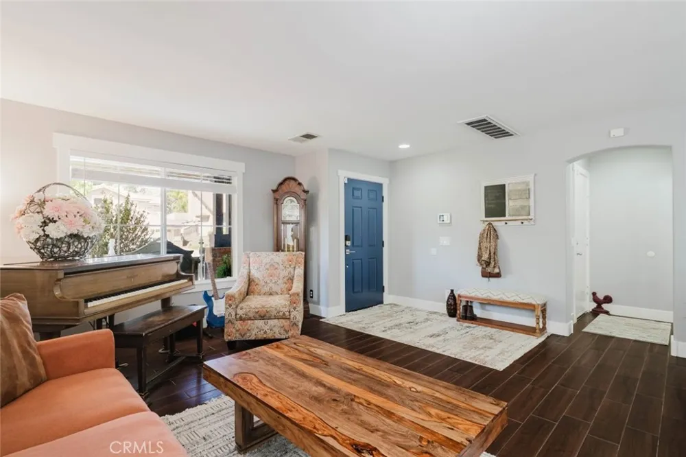 32480 The Old Road Castaic, CA 91384