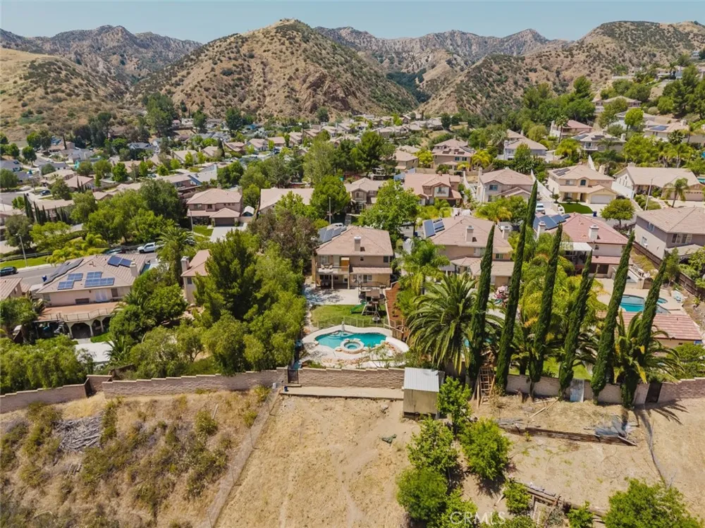 32480 The Old Road Castaic, CA 91384