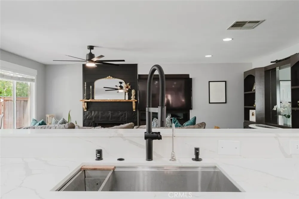 32480 The Old Road Castaic, CA 91384