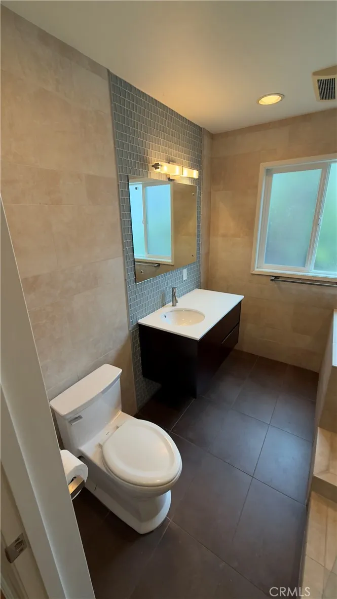 1174 E Ocean Boulevard #7 Long Beach, CA 90802