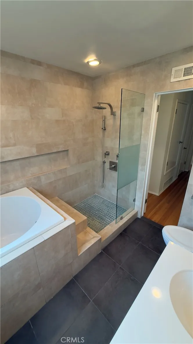 1174 E Ocean Boulevard #7 Long Beach, CA 90802