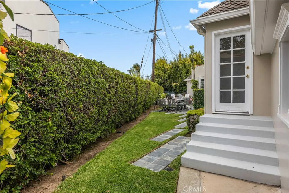 10518 Wellworth Los Angeles, CA 90024