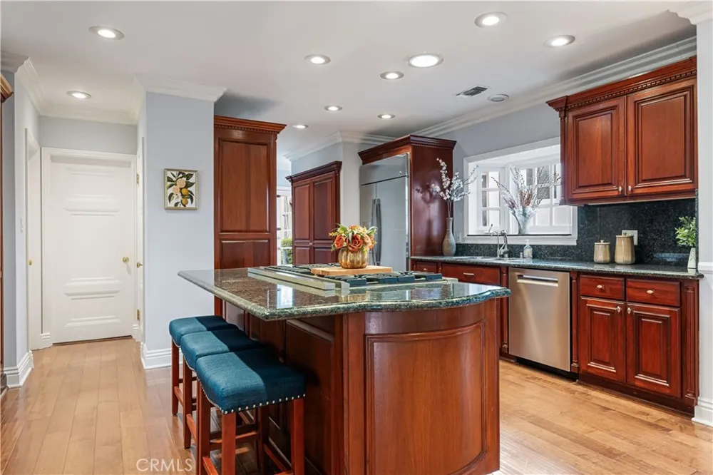 10518 Wellworth Los Angeles, CA 90024