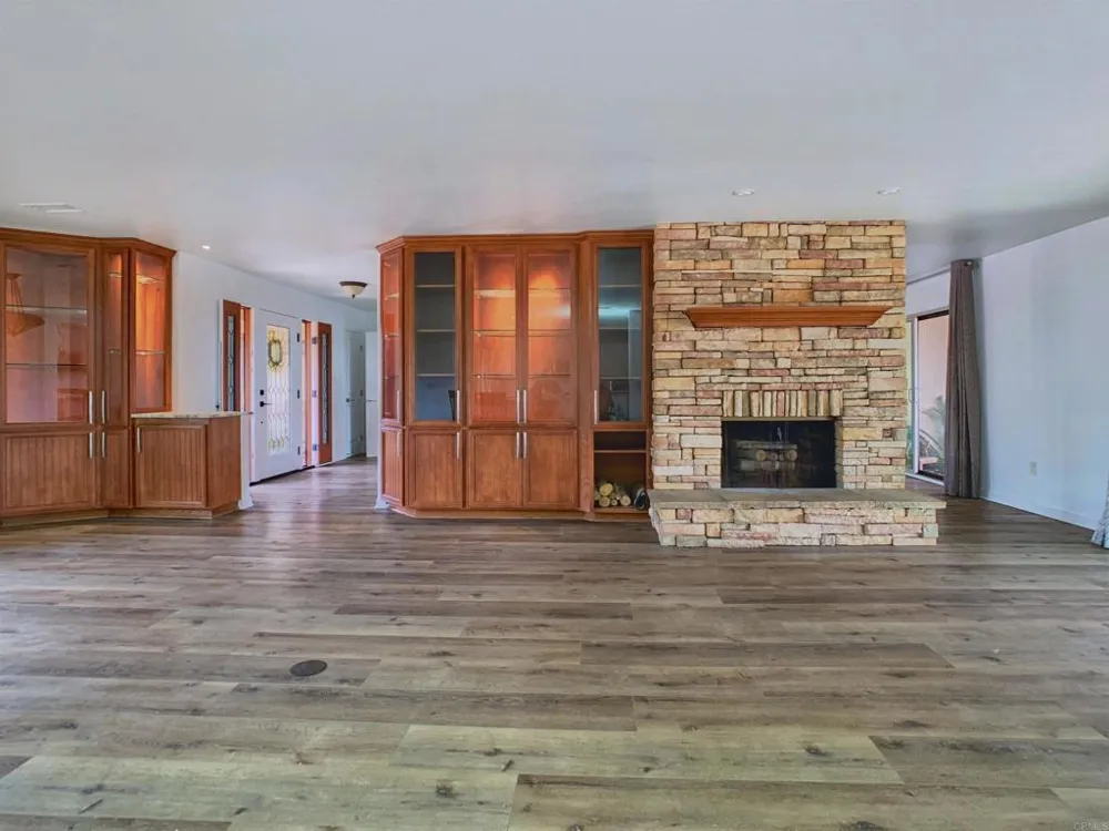 308 La Cresta Heights Rd El Cajon, CA 92021