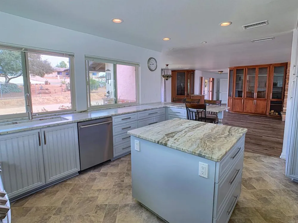 308 La Cresta Heights Rd El Cajon, CA 92021