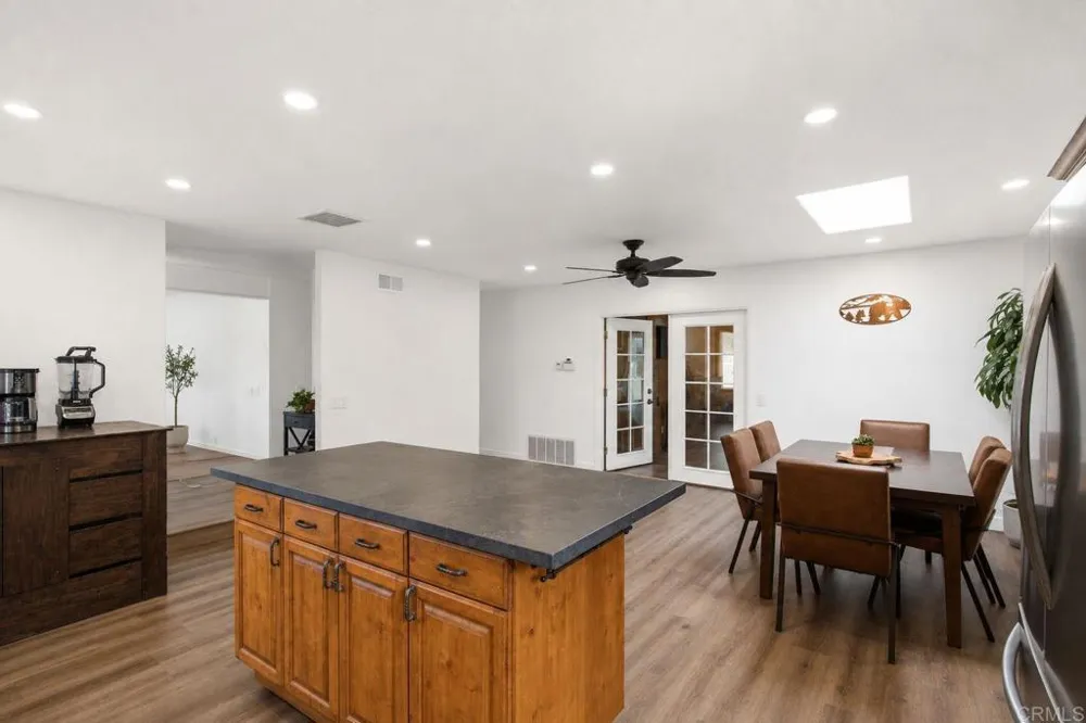 1682 E Washington Avenue Escondido, CA 92027