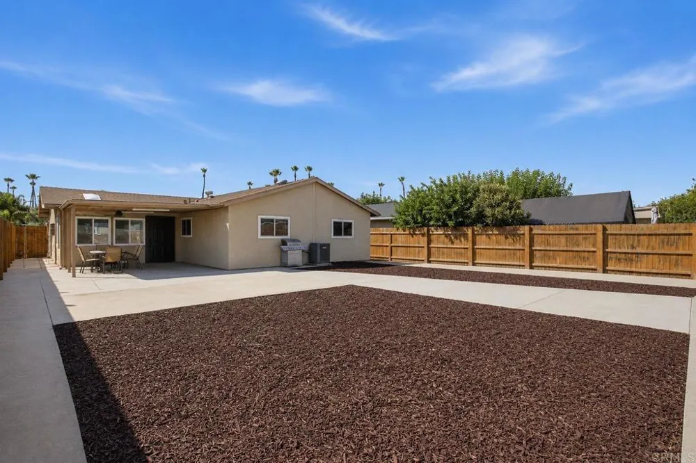1682 E Washington Avenue Escondido, CA 92027