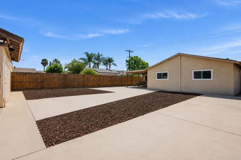 1682 E Washington Avenue Escondido, CA 92027