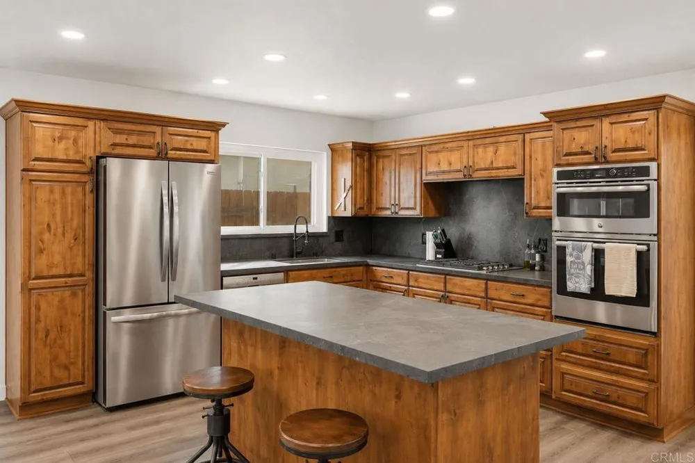 1682 E Washington Avenue Escondido, CA 92027