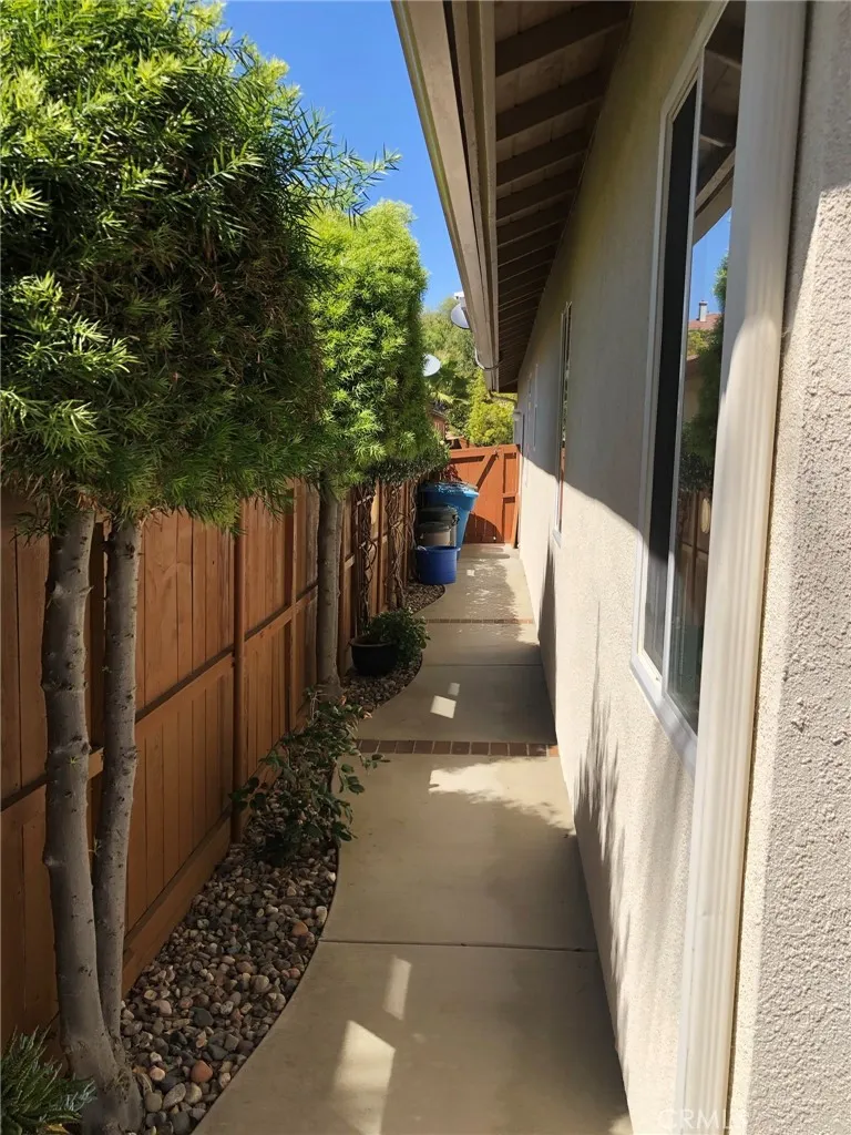 31581 Lakeridge Court Temecula, CA 92591