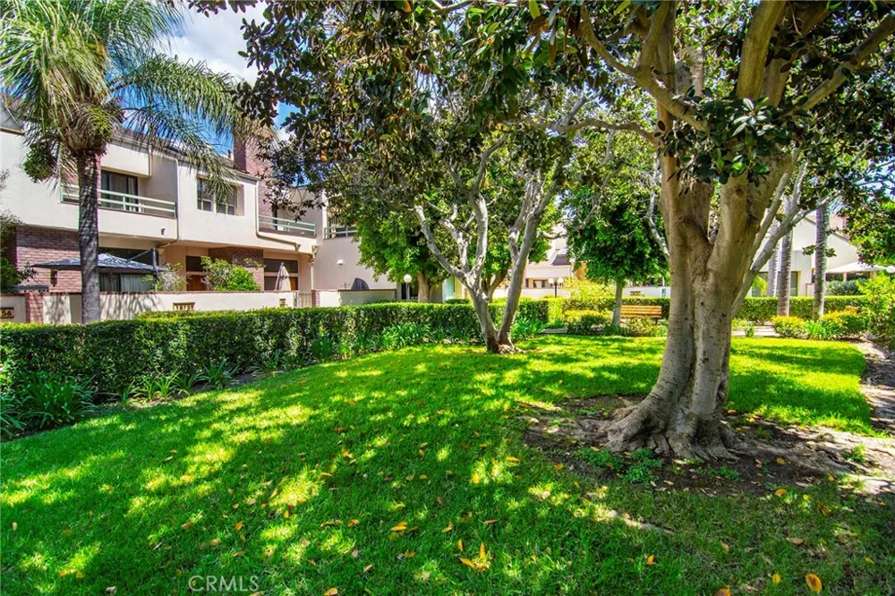 18739 Hatteras Street #55 Tarzana, CA 91356