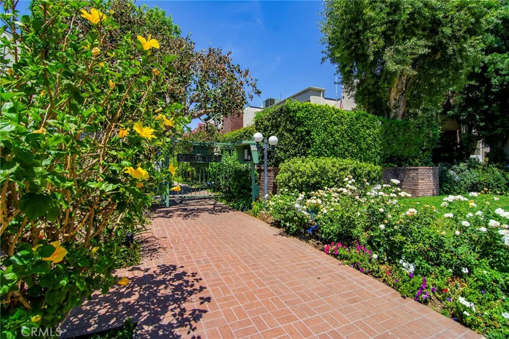 18739 Hatteras Street #55 Tarzana, CA 91356