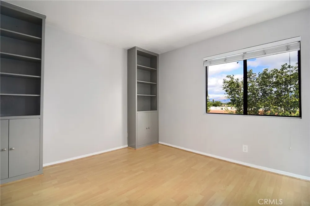 18739 Hatteras Street #55 Tarzana, CA 91356