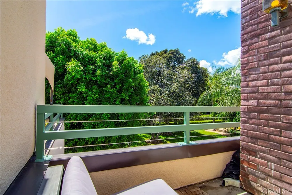 18739 Hatteras Street #55 Tarzana, CA 91356