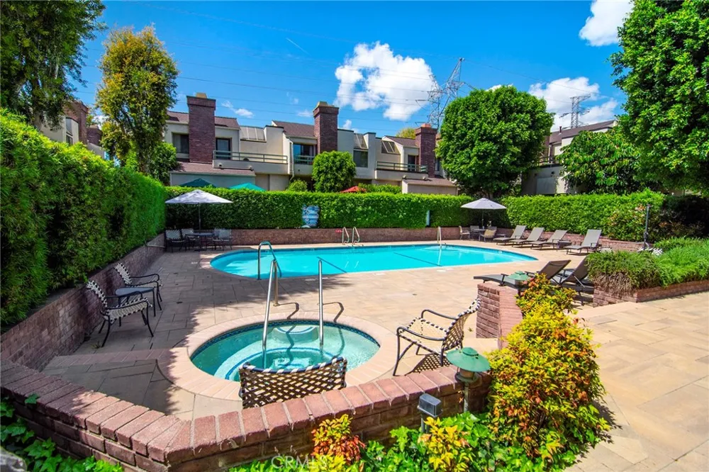 18739 Hatteras Street #55 Tarzana, CA 91356