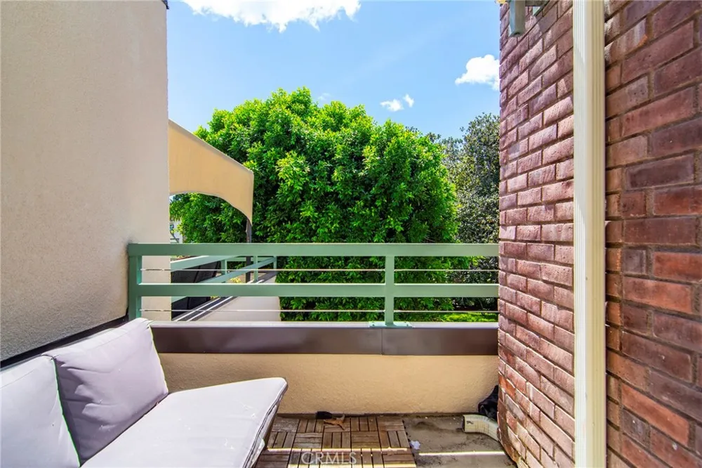 18739 Hatteras Street #55 Tarzana, CA 91356