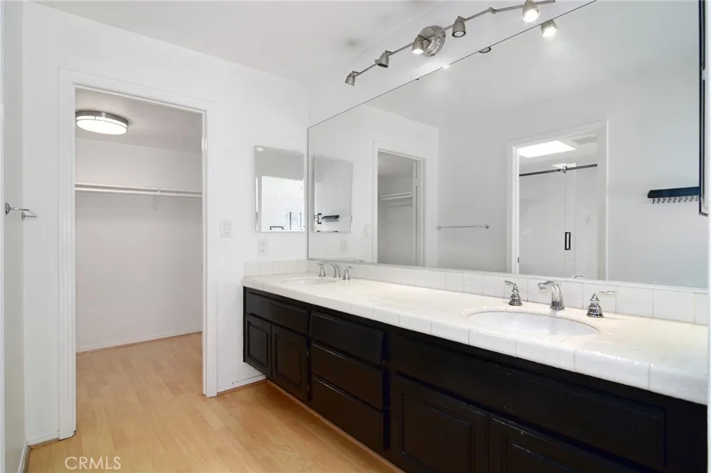 18739 Hatteras Street #55 Tarzana, CA 91356