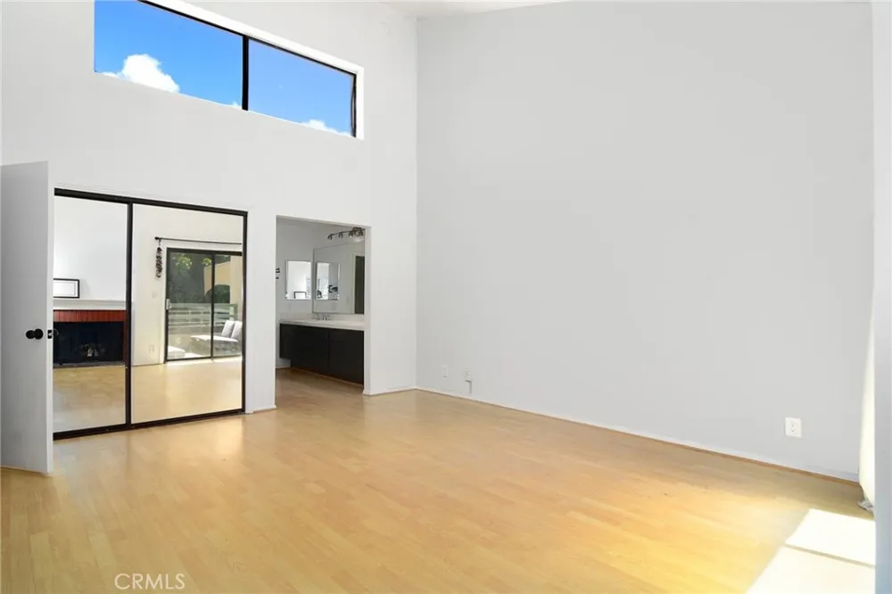 18739 Hatteras Street #55 Tarzana, CA 91356