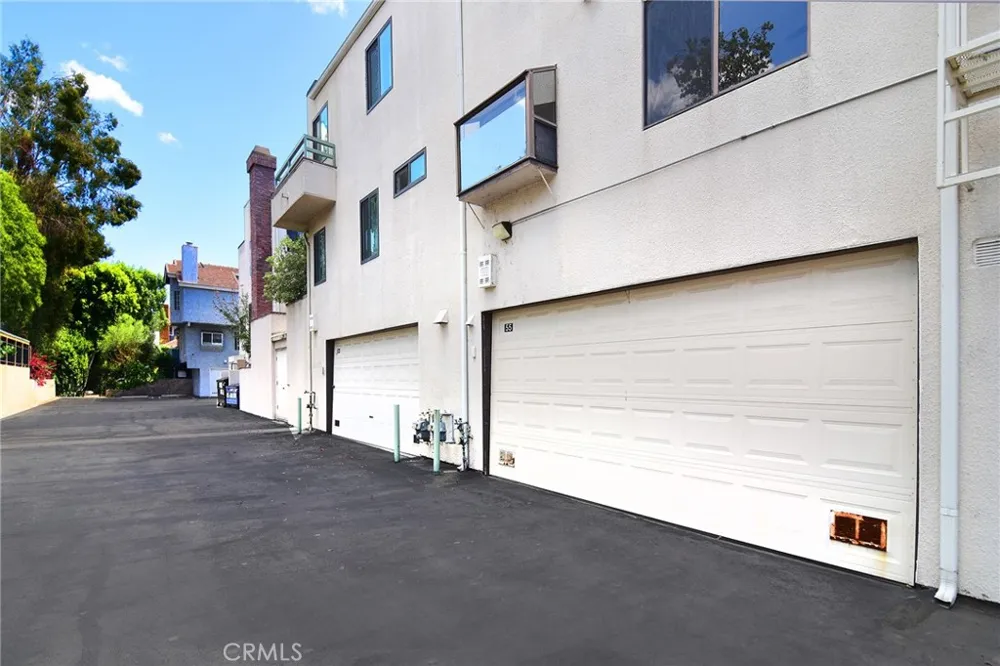 18739 Hatteras Street #55 Tarzana, CA 91356
