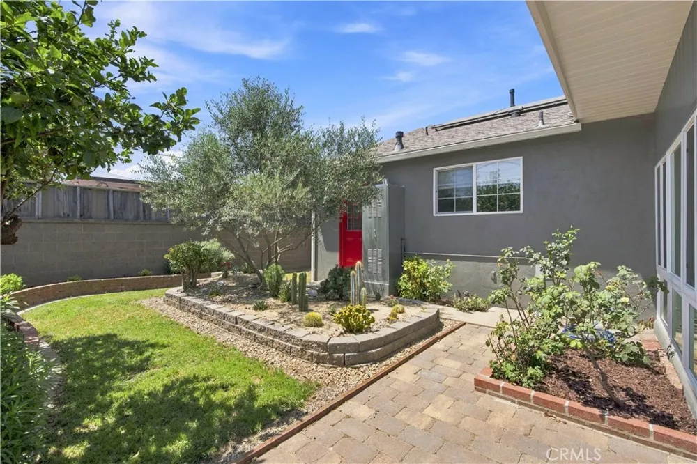 11804 Wilkie Hawthorne, CA 90250