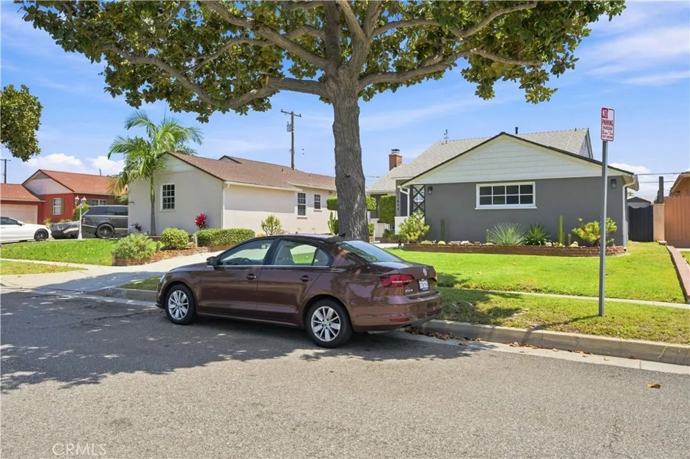 11804 Wilkie Hawthorne, CA 90250