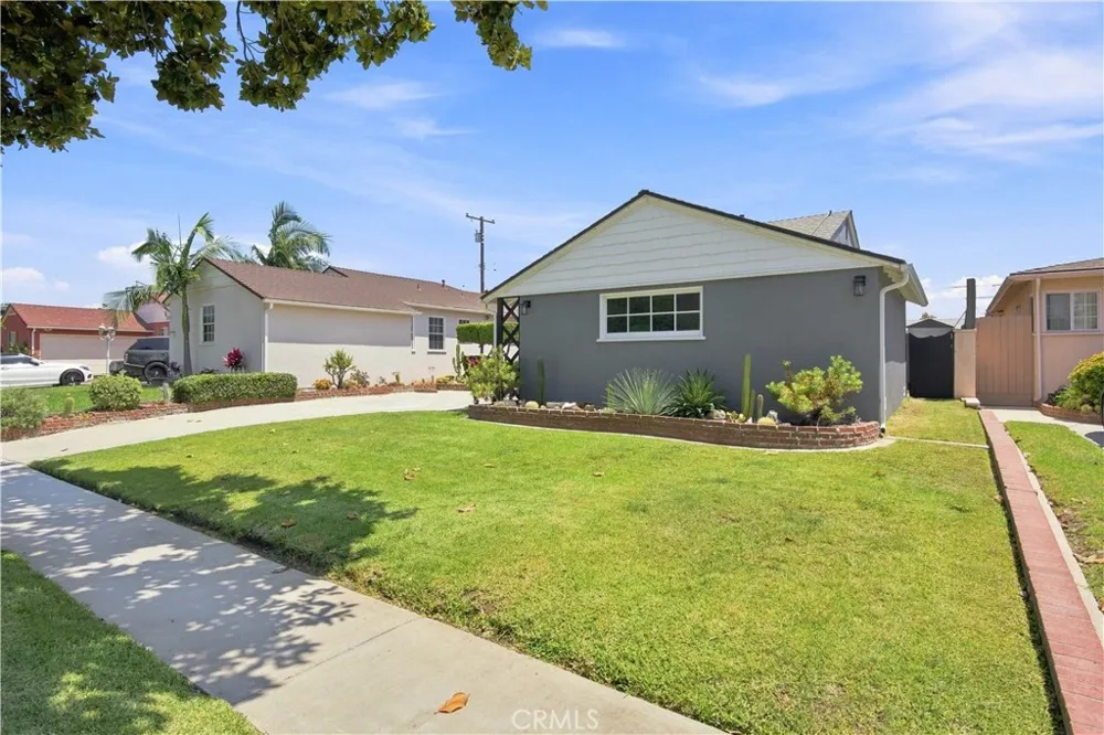 11804 Wilkie Hawthorne, CA 90250