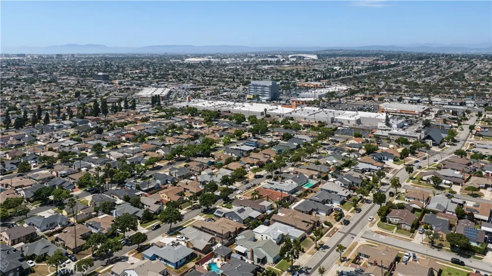 11804 Wilkie Hawthorne, CA 90250