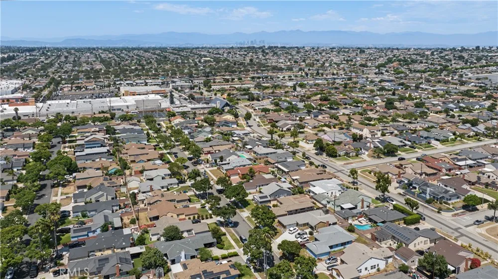 11804 Wilkie Hawthorne, CA 90250