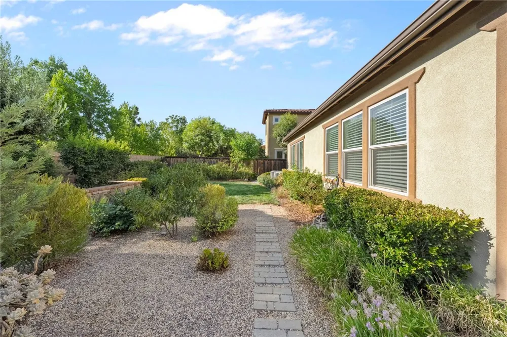 27925 Ladoga Menifee, CA 92585