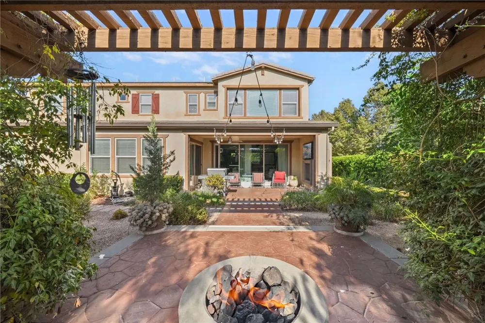 27925 Ladoga Menifee, CA 92585