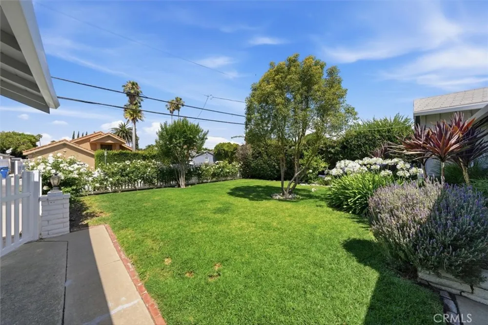 6530 Gaviota Avenue Lake Balboa, CA 91406