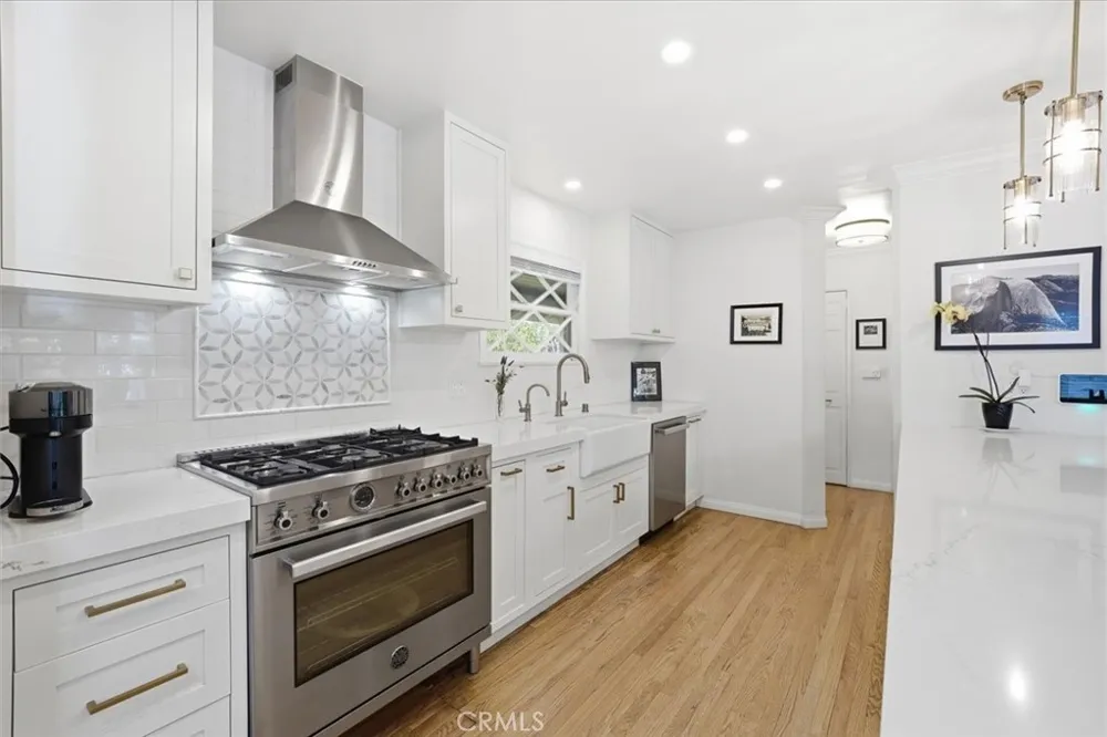 6530 Gaviota Avenue Lake Balboa, CA 91406