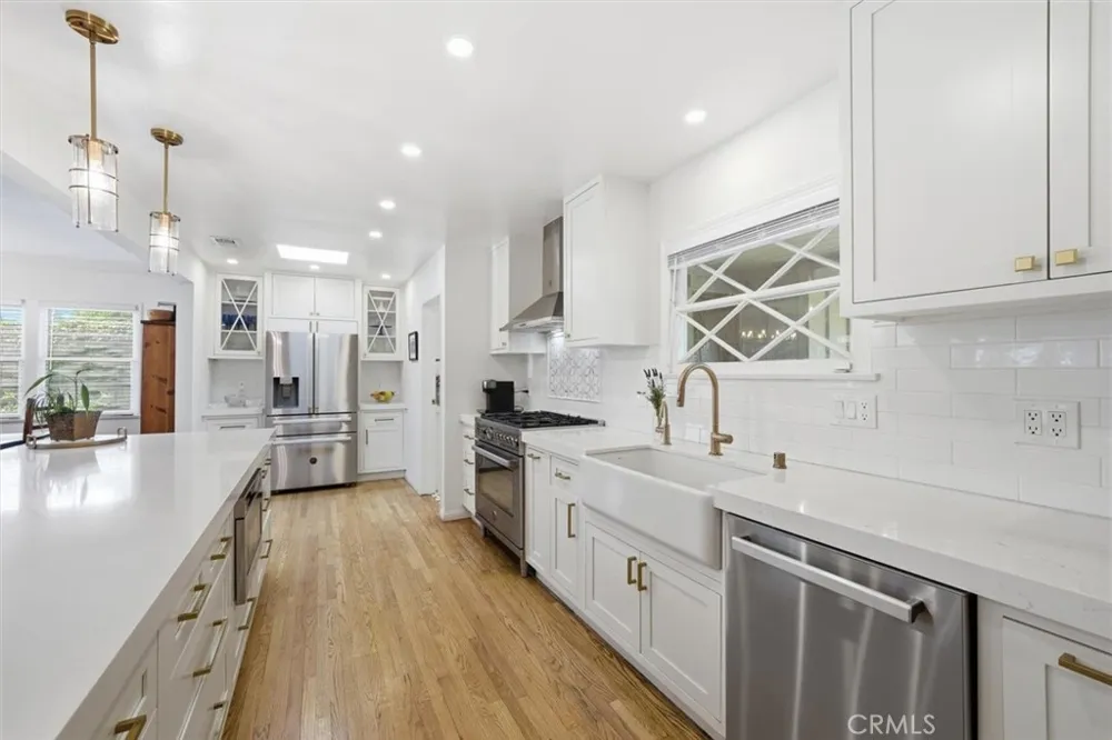 6530 Gaviota Avenue Lake Balboa, CA 91406