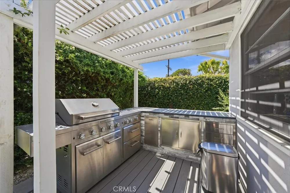 6530 Gaviota Avenue Lake Balboa, CA 91406