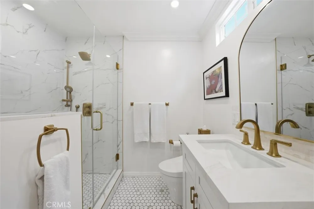 6530 Gaviota Avenue Lake Balboa, CA 91406