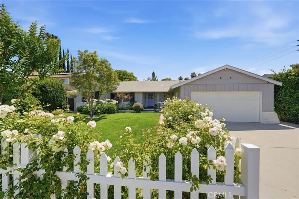 6530 Gaviota Avenue Lake Balboa, CA 91406