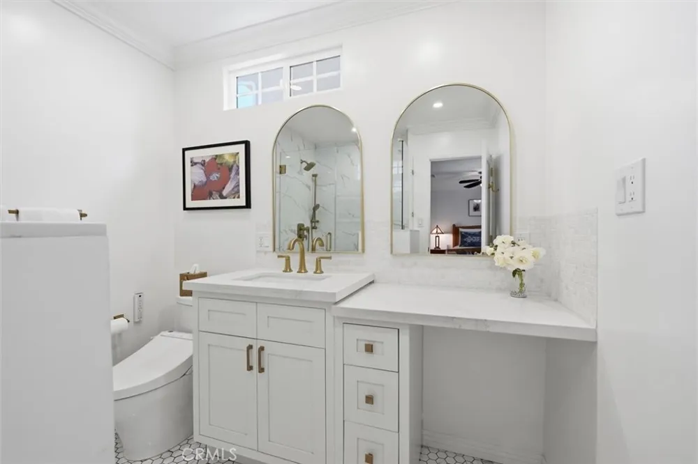6530 Gaviota Avenue Lake Balboa, CA 91406