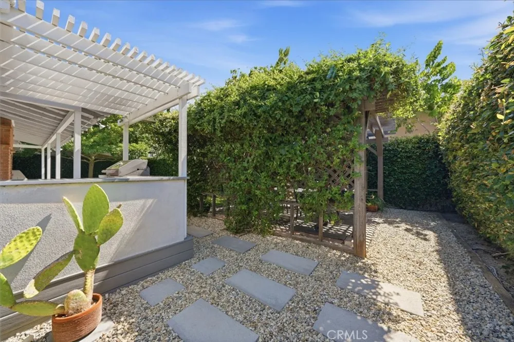 6530 Gaviota Avenue Lake Balboa, CA 91406