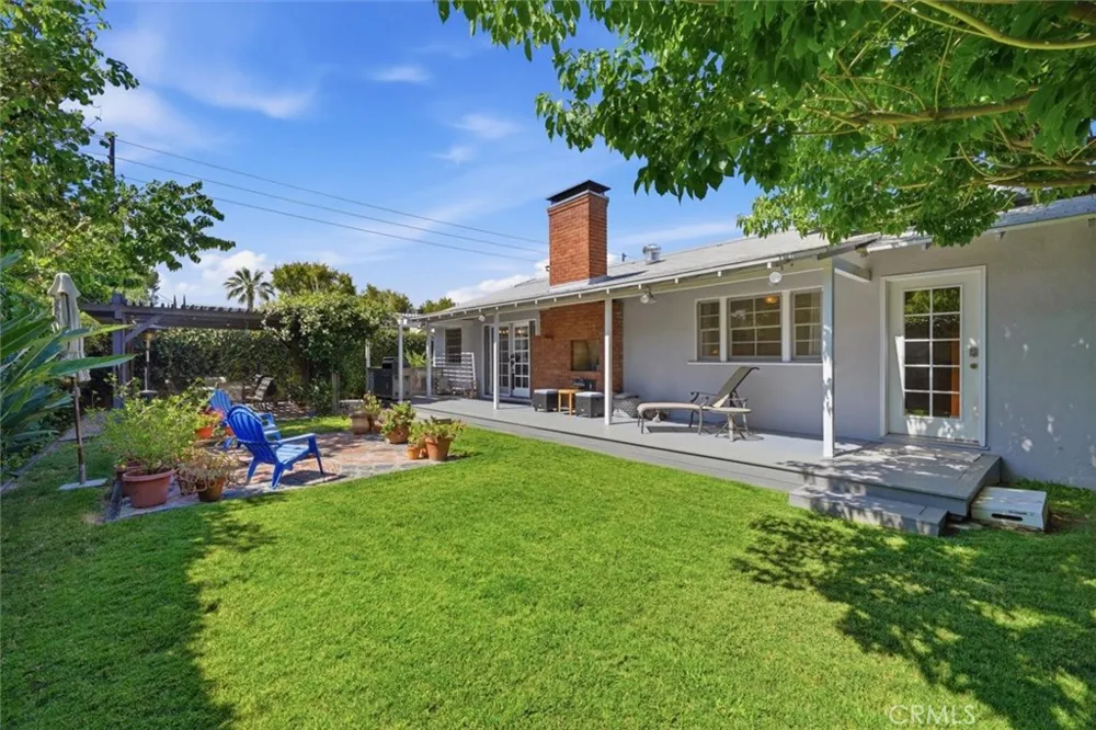 6530 Gaviota Avenue Lake Balboa, CA 91406